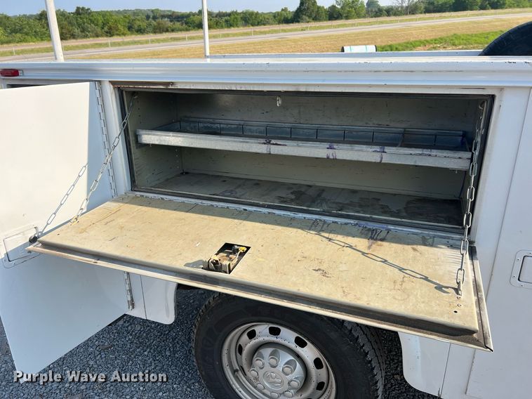 image for item II9183 2005 Dodge Ram 2500  utility bed pickup truck