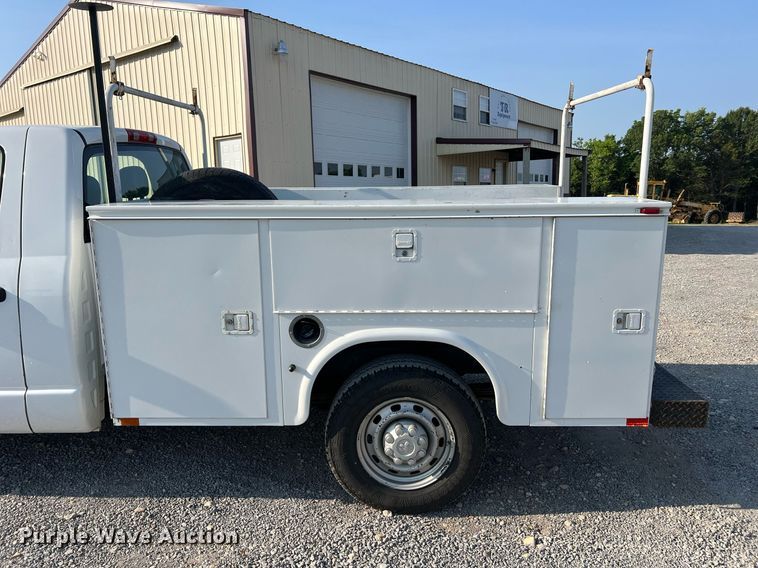 image for item II9183 2005 Dodge Ram 2500  utility bed pickup truck