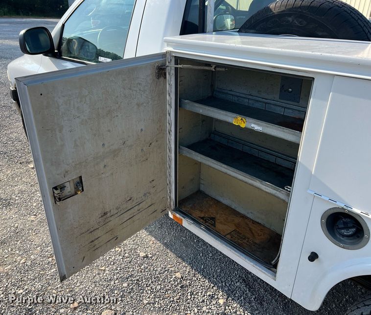 image for item II9183 2005 Dodge Ram 2500  utility bed pickup truck