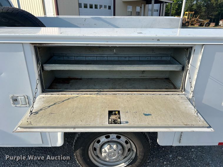 image for item II9183 2005 Dodge Ram 2500  utility bed pickup truck