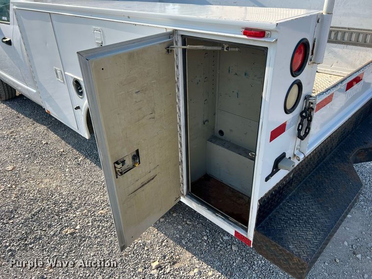 image for item II9183 2005 Dodge Ram 2500  utility bed pickup truck