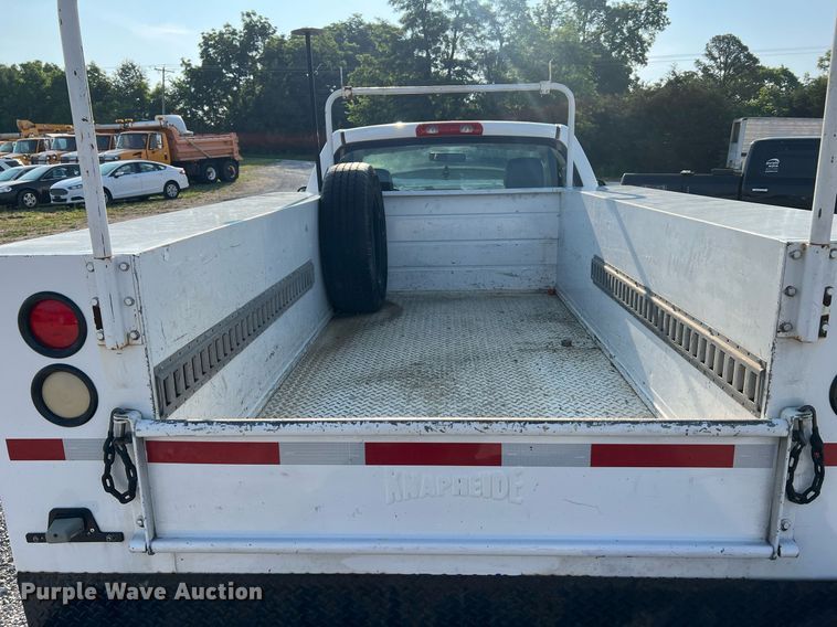 image for item II9183 2005 Dodge Ram 2500  utility bed pickup truck