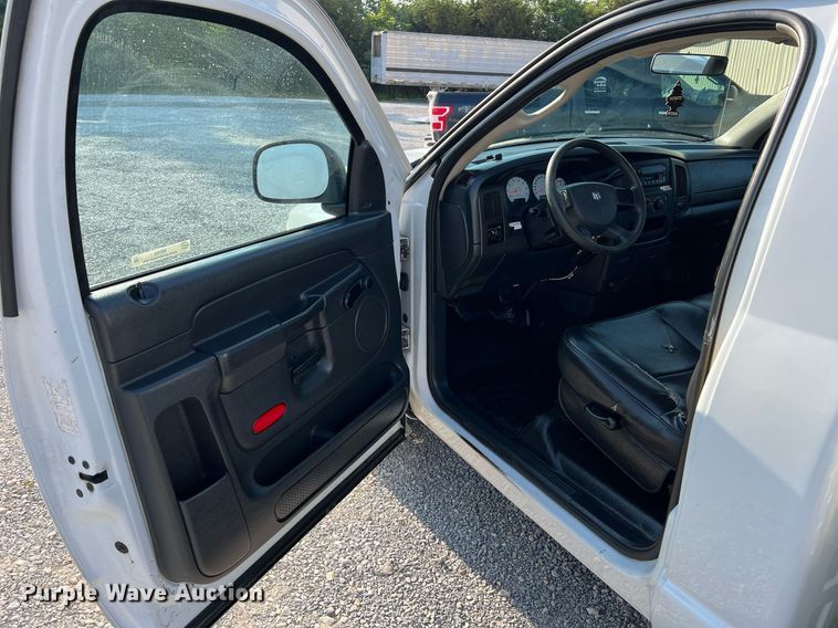 image for item II9183 2005 Dodge Ram 2500  utility bed pickup truck