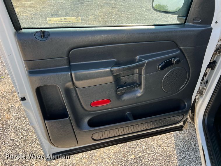 image for item II9183 2005 Dodge Ram 2500  utility bed pickup truck