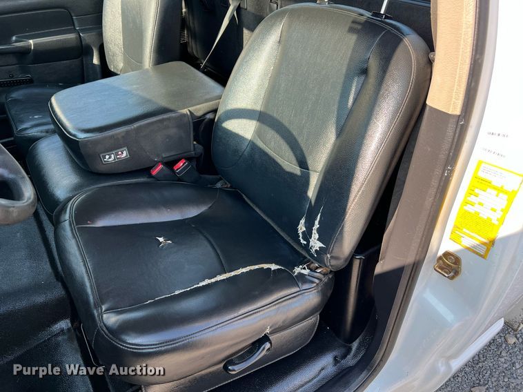 image for item II9183 2005 Dodge Ram 2500  utility bed pickup truck