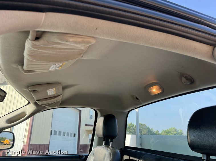 image for item II9183 2005 Dodge Ram 2500  utility bed pickup truck