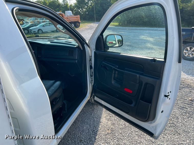 image for item II9183 2005 Dodge Ram 2500  utility bed pickup truck