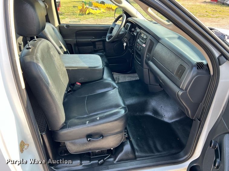 image for item II9183 2005 Dodge Ram 2500  utility bed pickup truck