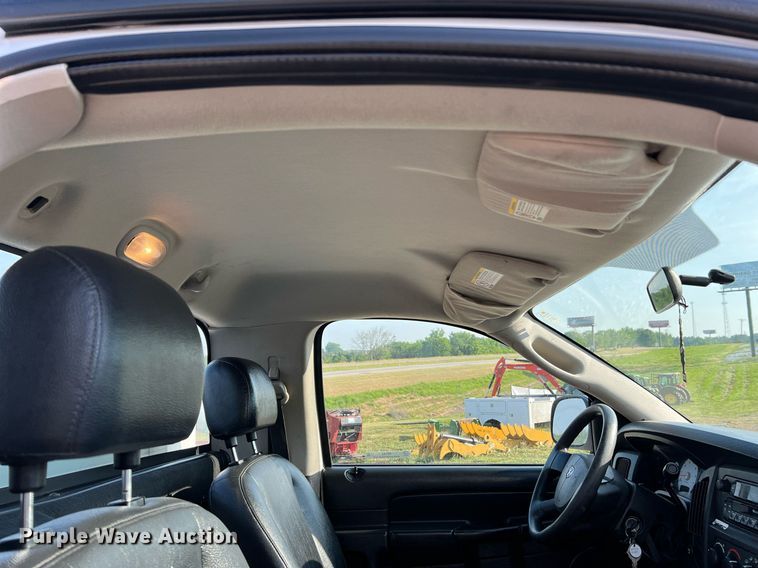 image for item II9183 2005 Dodge Ram 2500  utility bed pickup truck