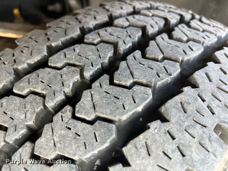 image for item II9183 2005 Dodge Ram 2500  utility bed pickup truck