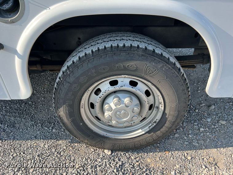 image for item II9183 2005 Dodge Ram 2500  utility bed pickup truck