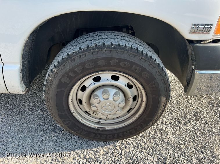 image for item II9183 2005 Dodge Ram 2500  utility bed pickup truck