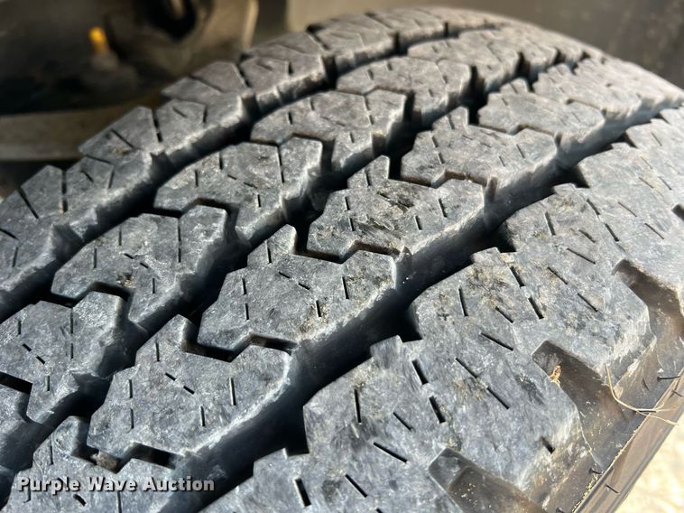 image for item II9183 2005 Dodge Ram 2500  utility bed pickup truck