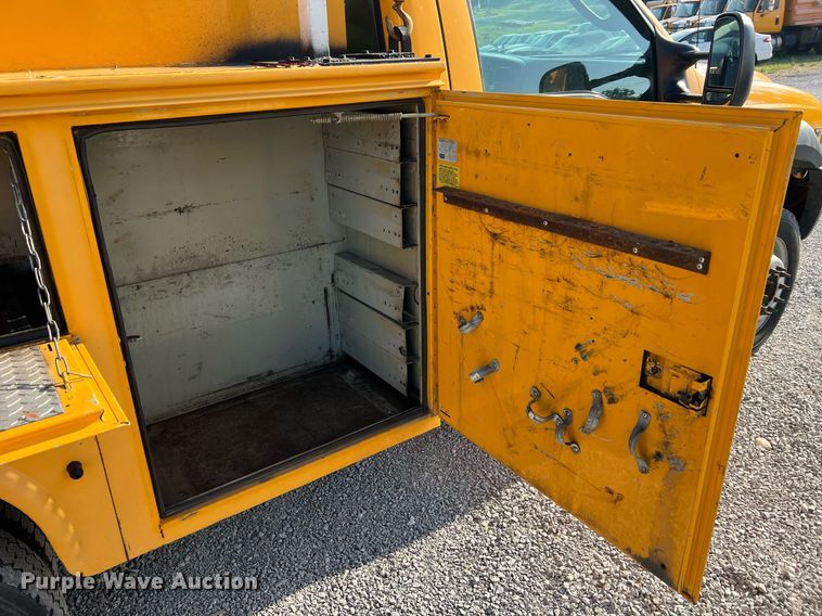 image for item II9184 2007 Ford F450 Super Duty XL  utility / service truck