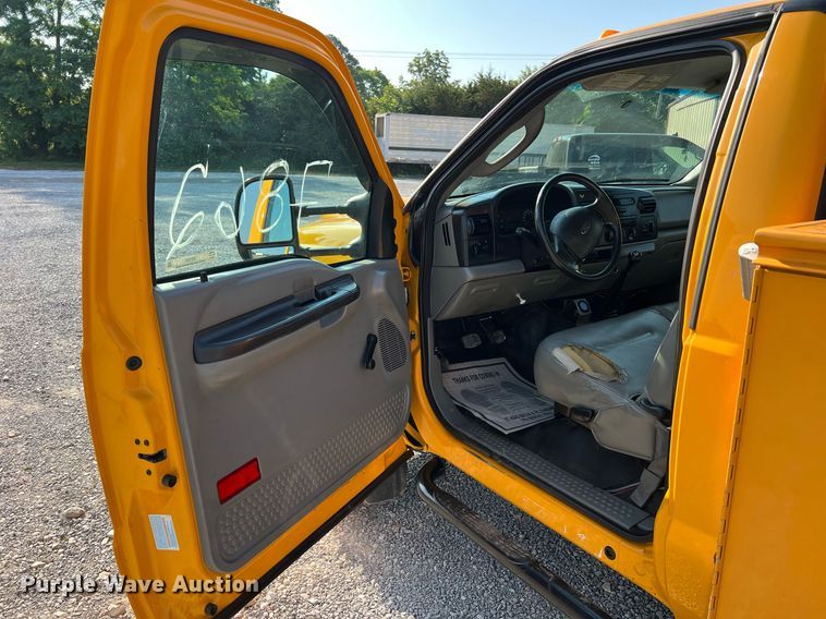 image for item II9184 2007 Ford F450 Super Duty XL  utility / service truck