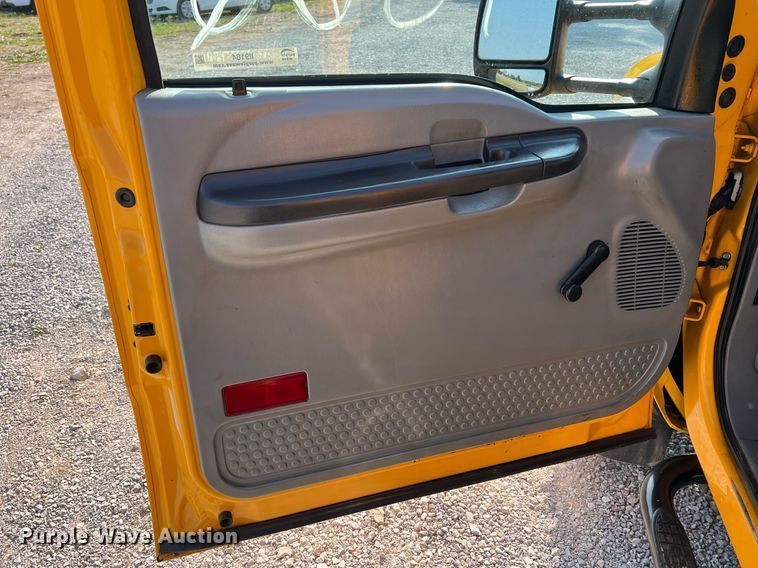 image for item II9184 2007 Ford F450 Super Duty XL  utility / service truck