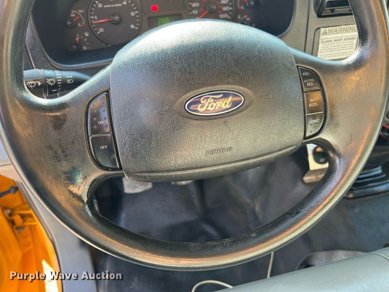 image for item II9184 2007 Ford F450 Super Duty XL  utility / service truck