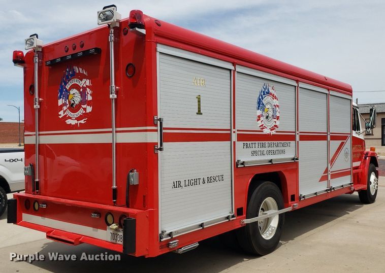 image for item IP9334 1999 Freightliner FL70  rescue vehicle