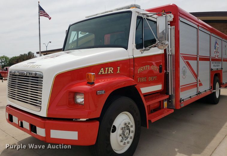 image for item IP9334 1999 Freightliner FL70  rescue vehicle