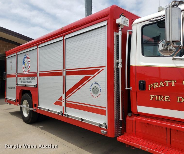 image for item IP9334 1999 Freightliner FL70  rescue vehicle