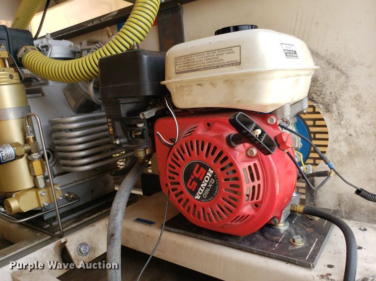 image for item IP9334 1999 Freightliner FL70  rescue vehicle