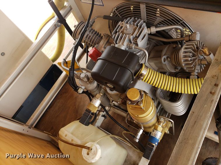 image for item IP9334 1999 Freightliner FL70  rescue vehicle