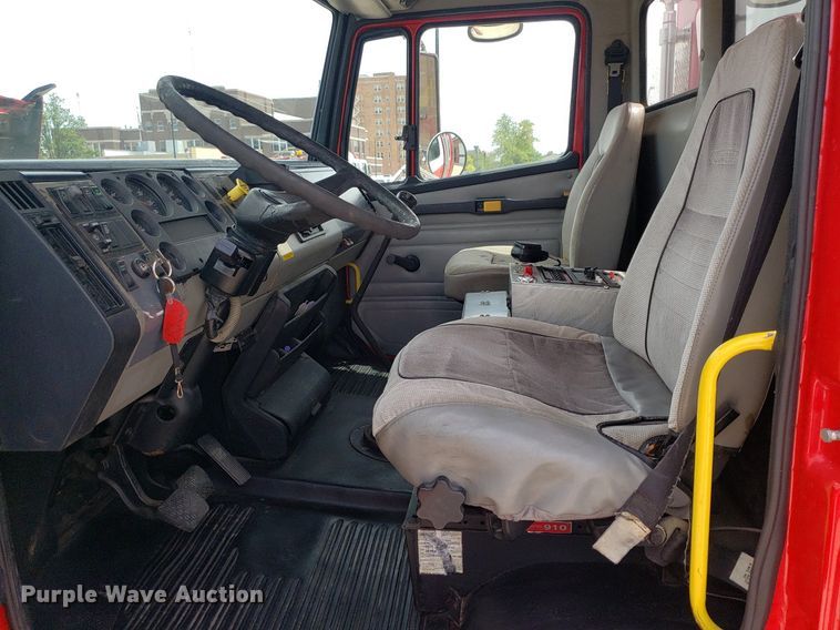 image for item IP9334 1999 Freightliner FL70  rescue vehicle