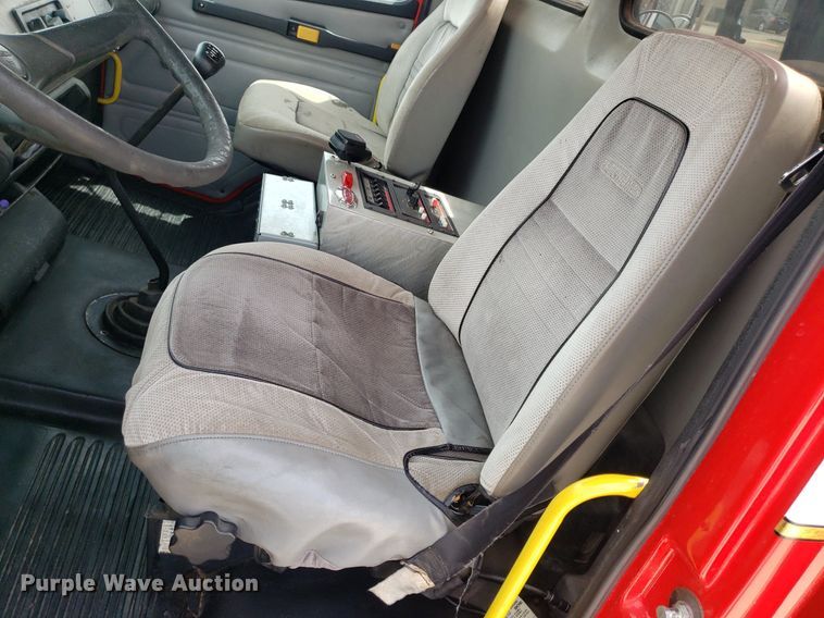 image for item IP9334 1999 Freightliner FL70  rescue vehicle