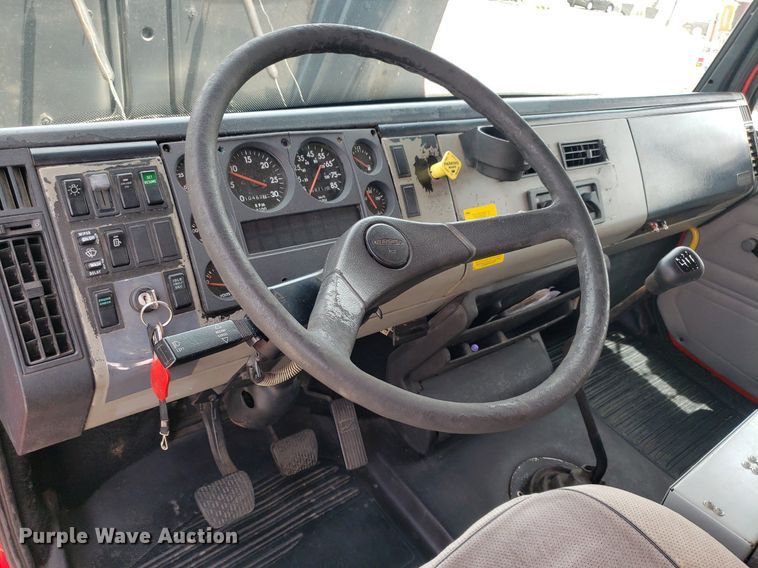 image for item IP9334 1999 Freightliner FL70  rescue vehicle