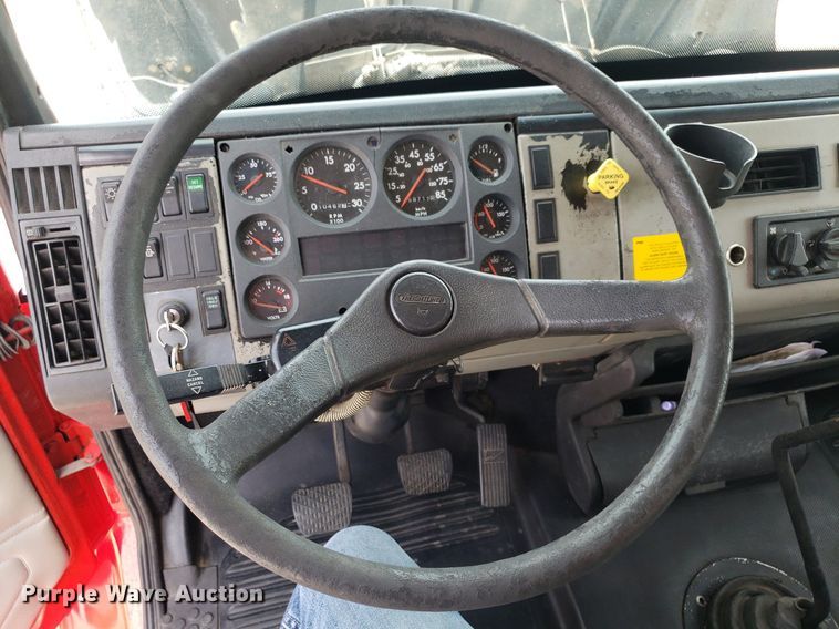 image for item IP9334 1999 Freightliner FL70  rescue vehicle