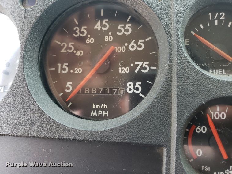 image for item IP9334 1999 Freightliner FL70  rescue vehicle