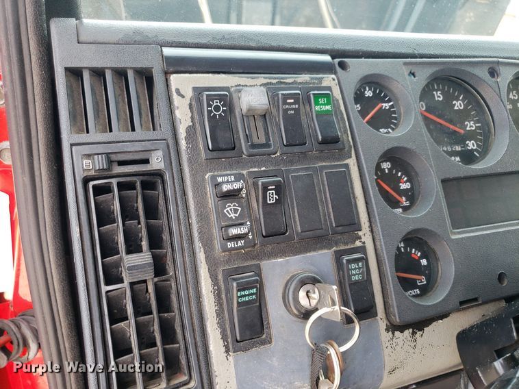 image for item IP9334 1999 Freightliner FL70  rescue vehicle