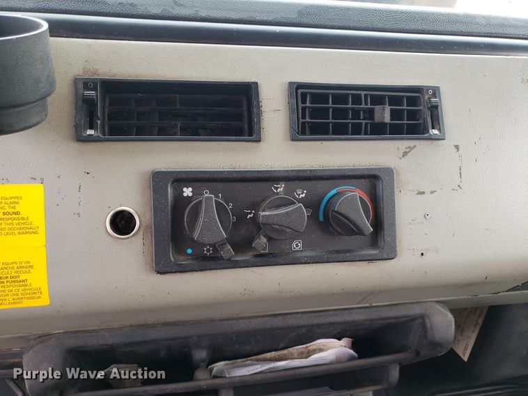 image for item IP9334 1999 Freightliner FL70  rescue vehicle