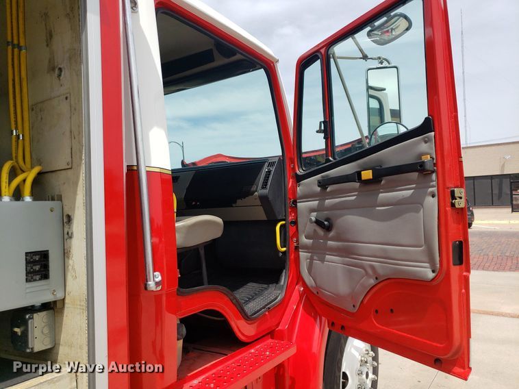 image for item IP9334 1999 Freightliner FL70  rescue vehicle