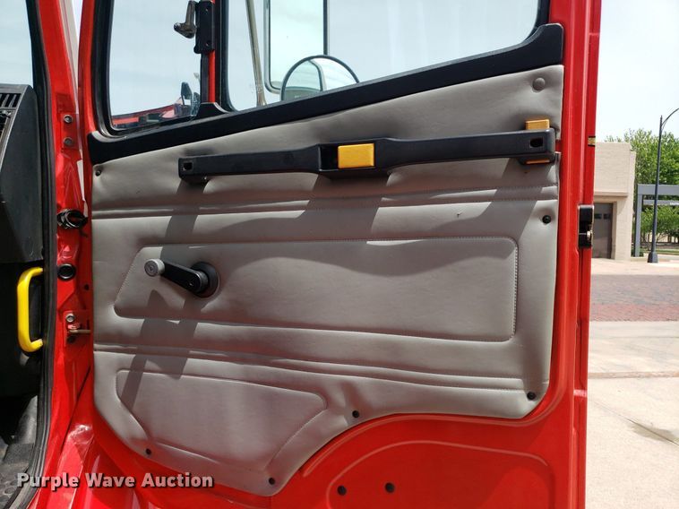 image for item IP9334 1999 Freightliner FL70  rescue vehicle