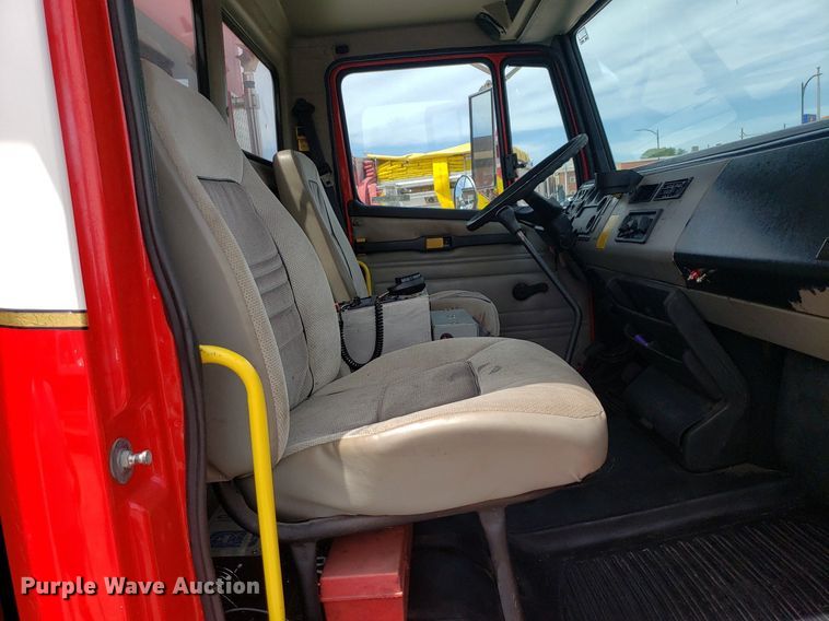 image for item IP9334 1999 Freightliner FL70  rescue vehicle