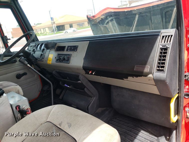 image for item IP9334 1999 Freightliner FL70  rescue vehicle