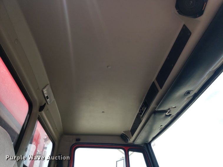 image for item IP9334 1999 Freightliner FL70  rescue vehicle