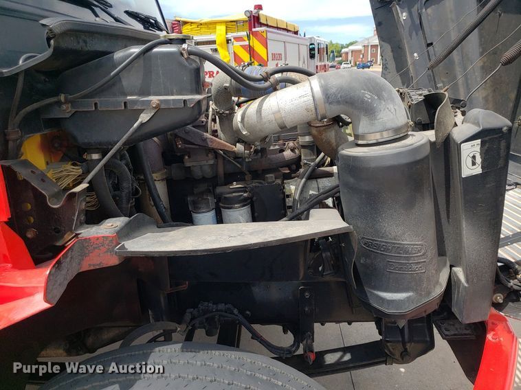 image for item IP9334 1999 Freightliner FL70  rescue vehicle