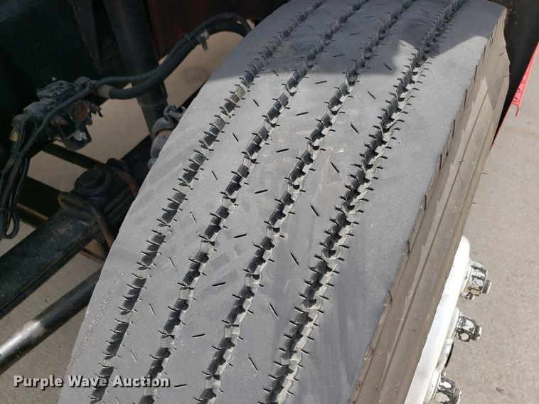 image for item IP9334 1999 Freightliner FL70  rescue vehicle