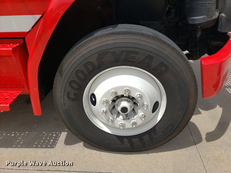 image for item IP9334 1999 Freightliner FL70  rescue vehicle