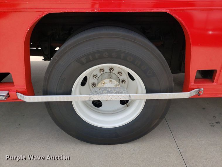 image for item IP9334 1999 Freightliner FL70  rescue vehicle