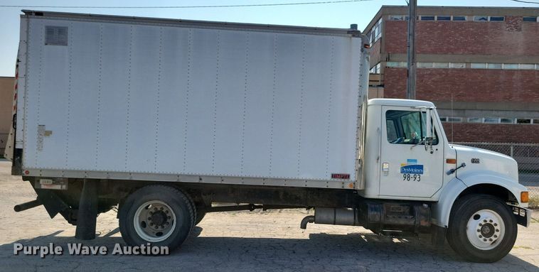 image for item JO9229 1998 International 4700  box truck