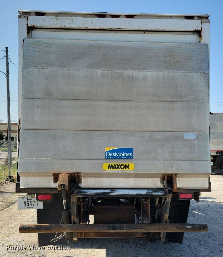 image for item JO9229 1998 International 4700  box truck