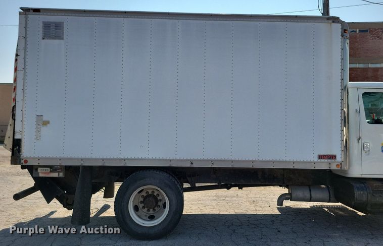 image for item JO9229 1998 International 4700  box truck