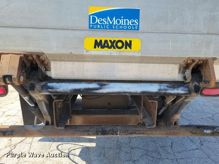 image for item JO9229 1998 International 4700  box truck