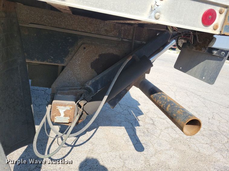 image for item JO9229 1998 International 4700  box truck