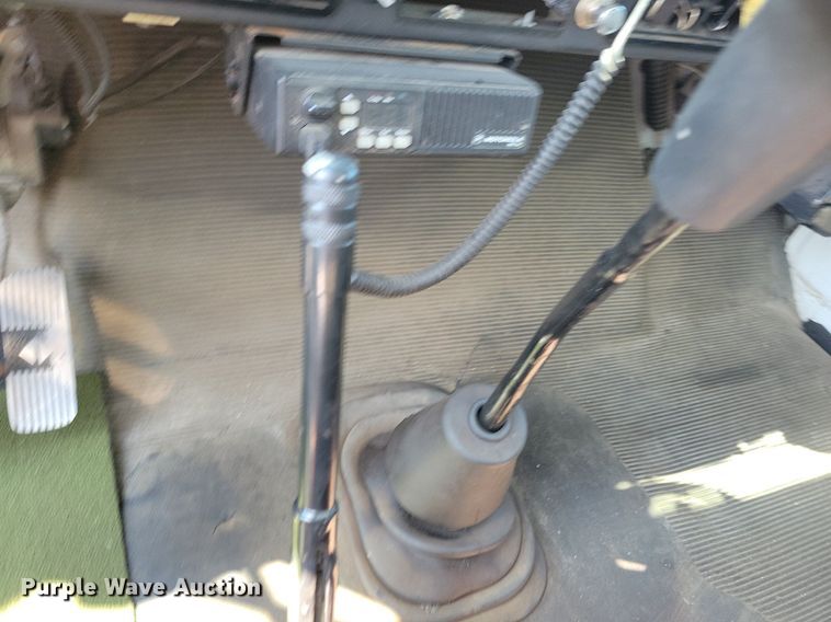 image for item JO9229 1998 International 4700  box truck