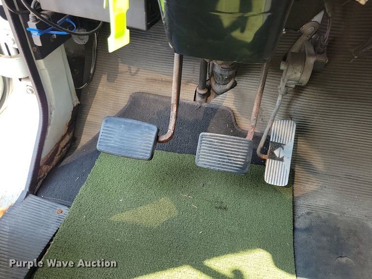 image for item JO9229 1998 International 4700  box truck