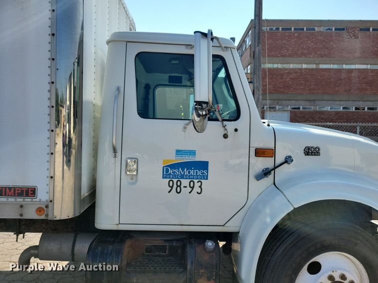 image for item JO9229 1998 International 4700  box truck